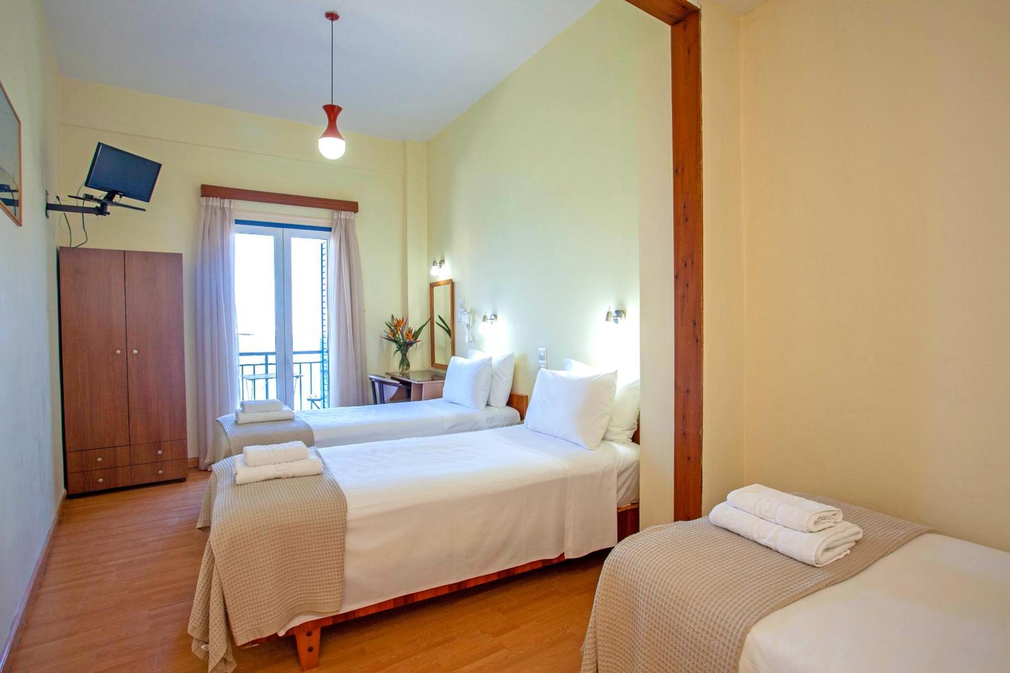 Lucia Hotel Chrissi Akti Chania Exterior foto