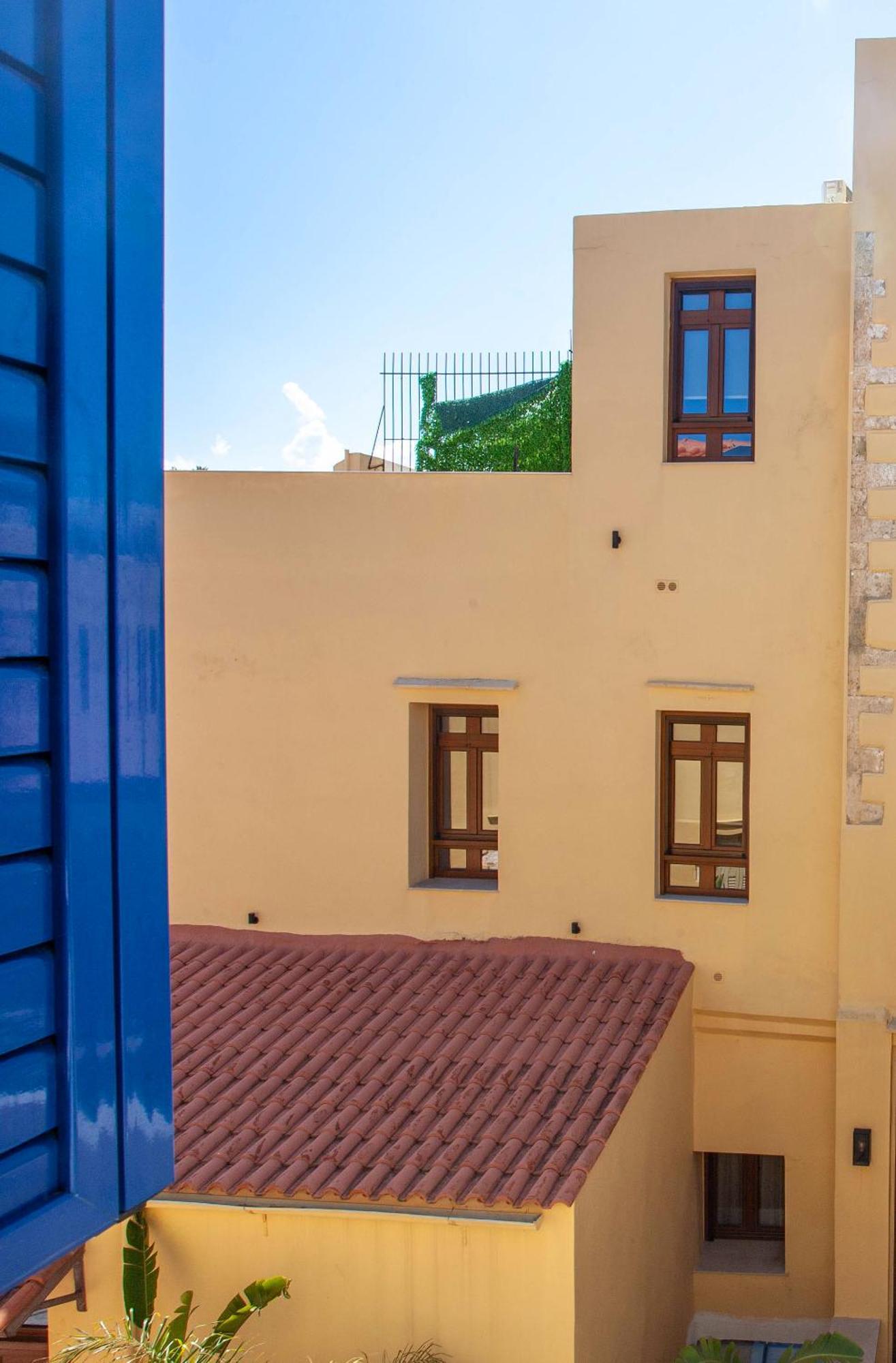 Lucia Hotel Chrissi Akti Chania Exterior foto